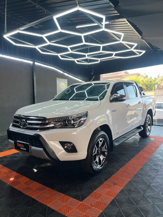 Carro Toyota Hilux Cabine Dupla 2017 Hilux 2.8 TDI SRX CD 4x4 (Aut)