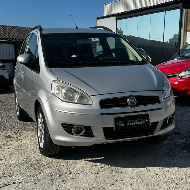 Carro Fiat Idea 2013 Attractive 1.4 8V (Flex)