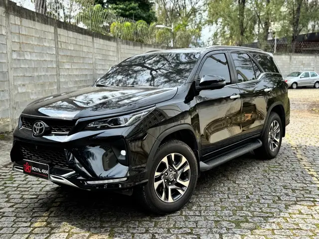 Carro Toyota SW4 2025 SRX Platinum 2.8 Turbodiesel 4x4 (Aut.) (7 Lugares)