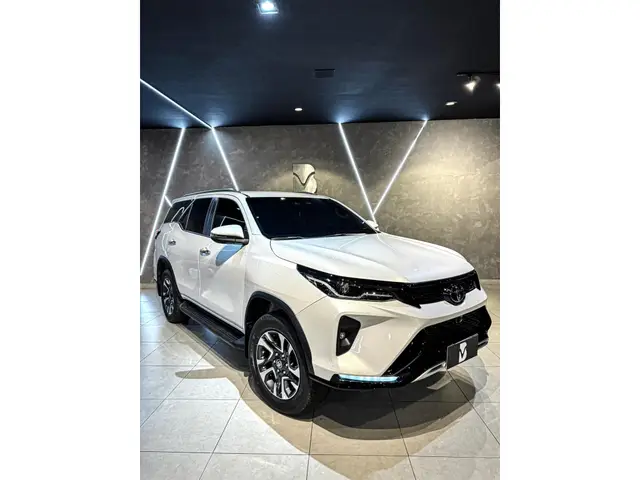 Carro Toyota SW4 2024 SRX 2.8 Turbodiesel 4x4 (Aut.) (7 Lugares)
