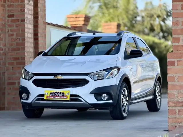 Carro Chevrolet Onix 2017 HATCH EFFECT 1.4 8V F.Power (Mec.)