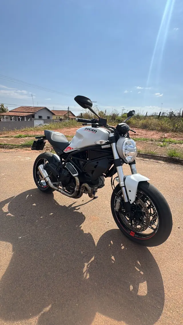 Moto Ducati Monster 2019 797