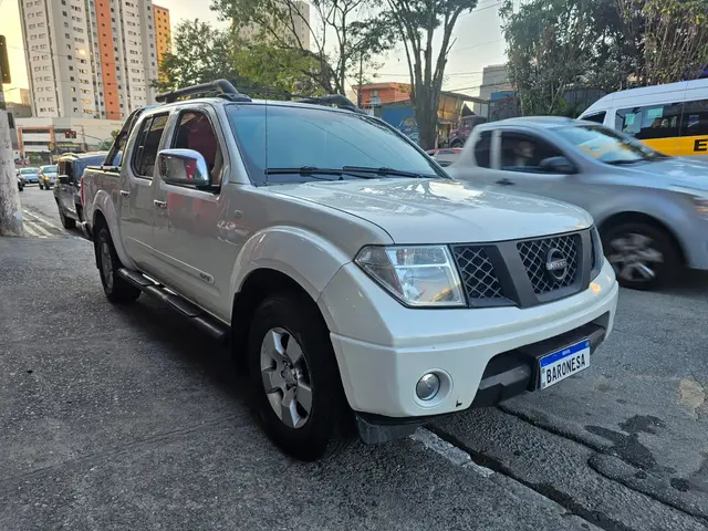 Carro Nissan Frontier 2013 LE 4x4 2.5 16V (cab. dupla) (aut)