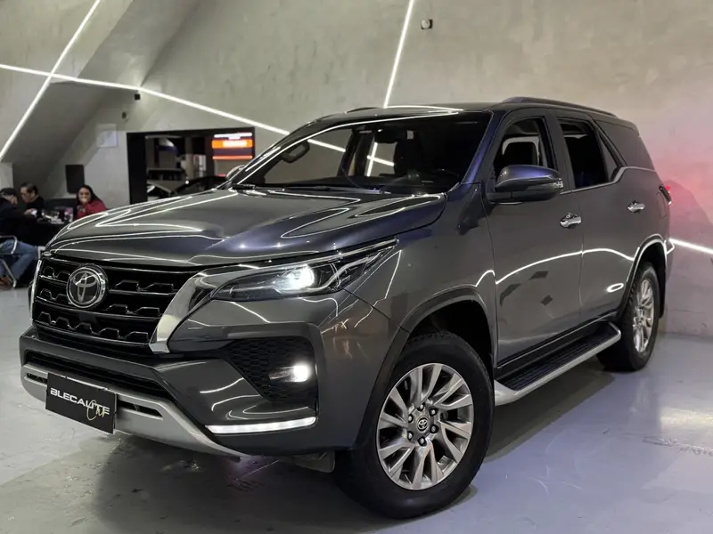 Toyota SW4 SRX 2.8 turbodiesel 7L 4x4 (Aut)
