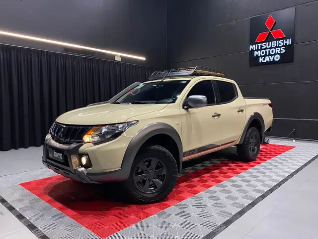 Carro Mitsubishi L200 Triton Savana 2023 2.4 Turbo