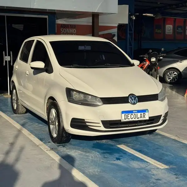 Carro Volkswagen Fox 2015 Trendline 1.0 TEC (Flex)