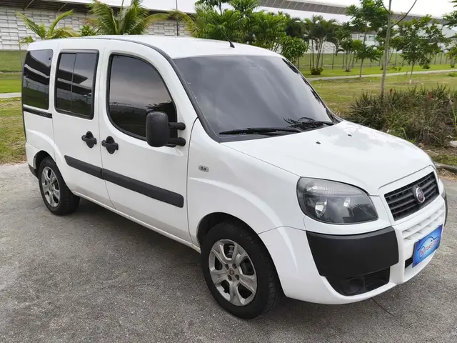 Carro Fiat Doblò 2020 Essence 1.8 16V (Flex)