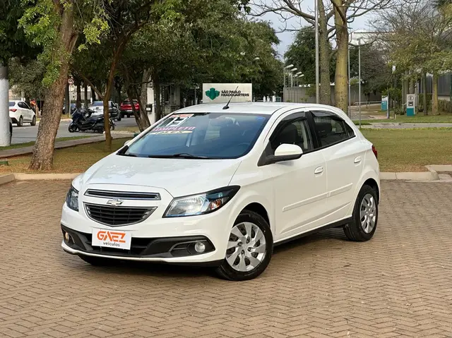 Carro Chevrolet Onix 2013 1.4 LT SPE/4
