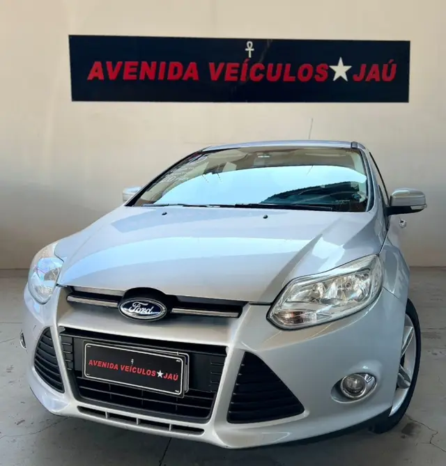 Carro Ford Focus Hatch 2015 SE Plus 2.0 16V PowerShift