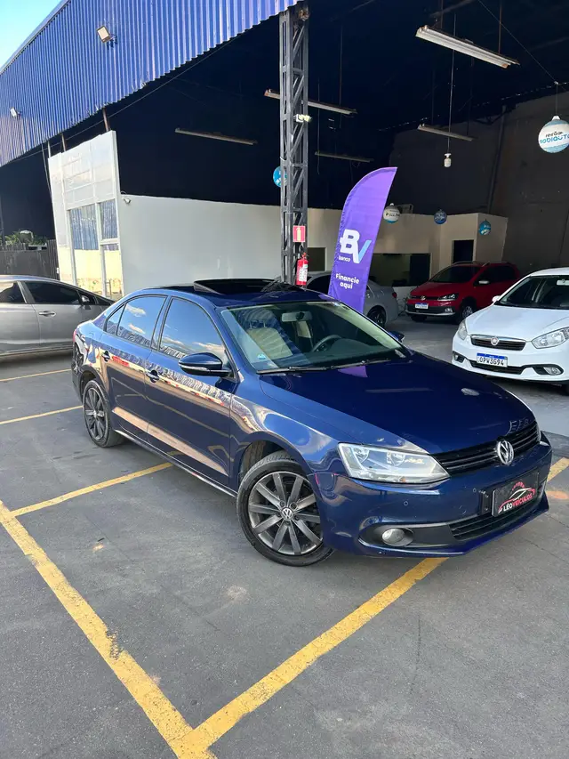 Carro Volkswagen Jetta 2014 2.0 Comfortline Tiptronic (Flex)