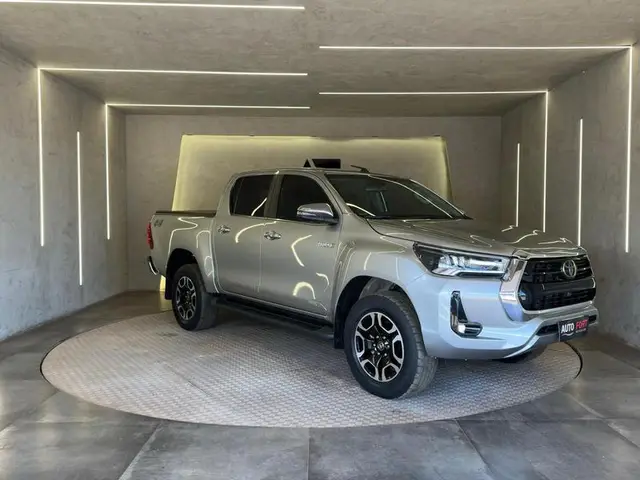 Carro Toyota Hilux Cabine Dupla 2024 SRX 4x4 2.8 Diesel