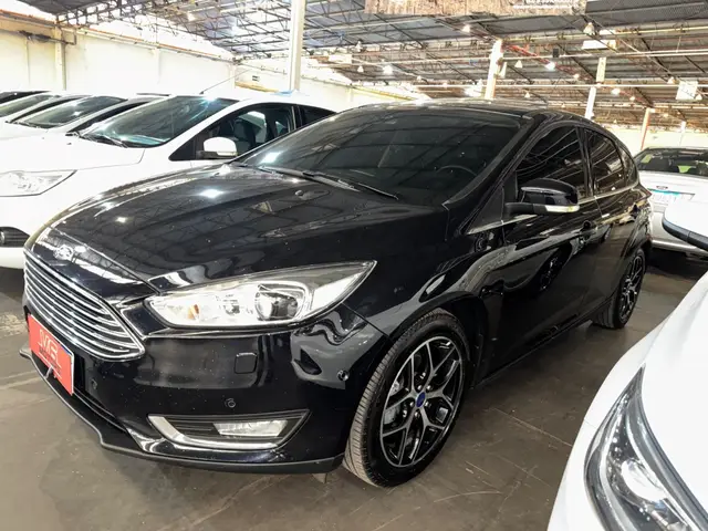 Carro Ford Focus Hatch 2016 Titanium Plus 2.0 PowerShift
