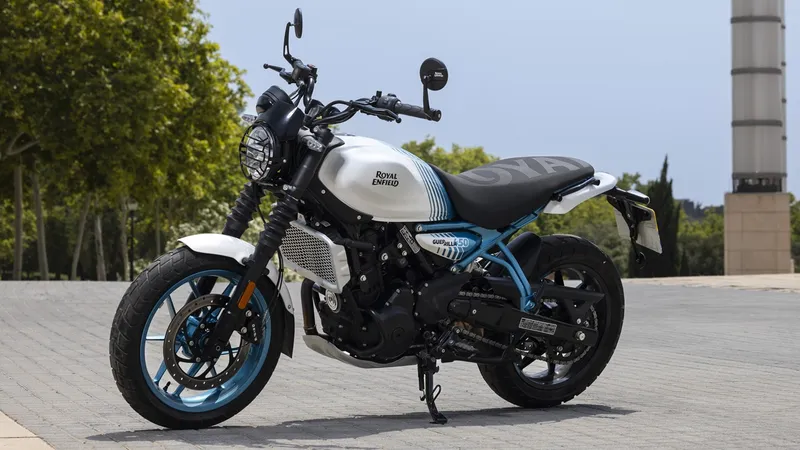Royal Enfield Guerrilla 450 terá vendas em setembro; pré-cadastro começou