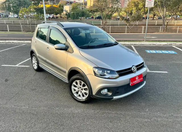 Carro Volkswagen CrossFox 2014 1.6 VHT (Flex)