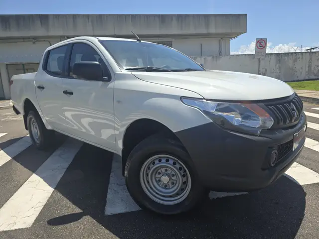 Carro Mitsubishi L200 Triton Sport 2022 GL 2.4 DID-H 4x4 (Aut)