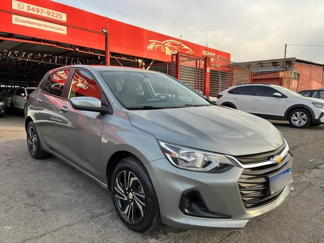 Carro Chevrolet Onix Plus 2024 LT 1.0