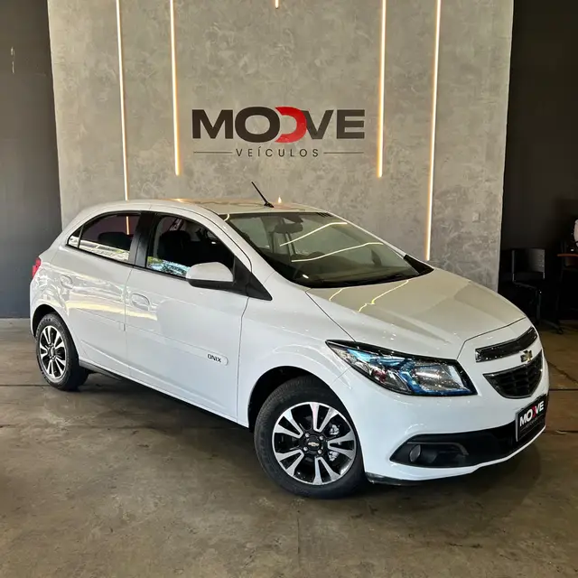 Carro Chevrolet Onix 2014 HATCH LTZ 1.4 8V FlexPower 5p Mec.