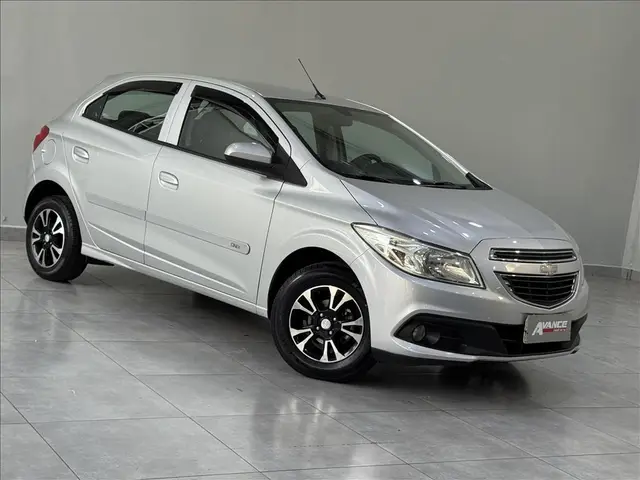 Carro Chevrolet Onix 2013 1.0 LT SPE/4