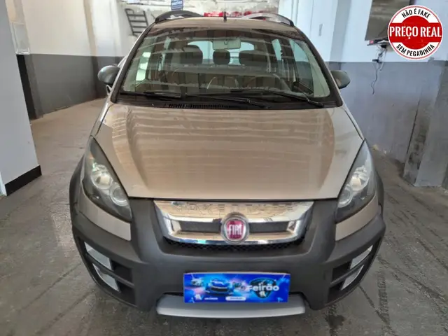 Carro Fiat Idea 2015 Adventure 1.8 16V E.TorQ (Flex)