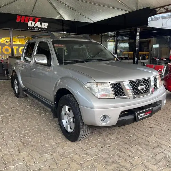 Carro Nissan Frontier 2011 LE 4x4 2.5 16V (cab. dupla)