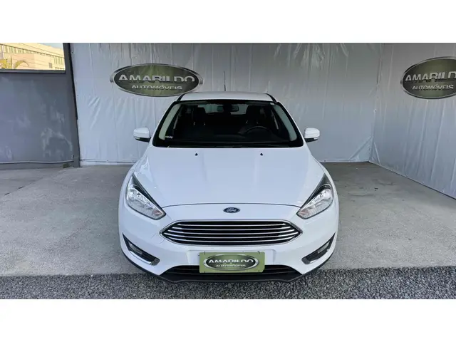 Carro Ford Focus Hatch 2016 Titanium 2.0 PowerShift