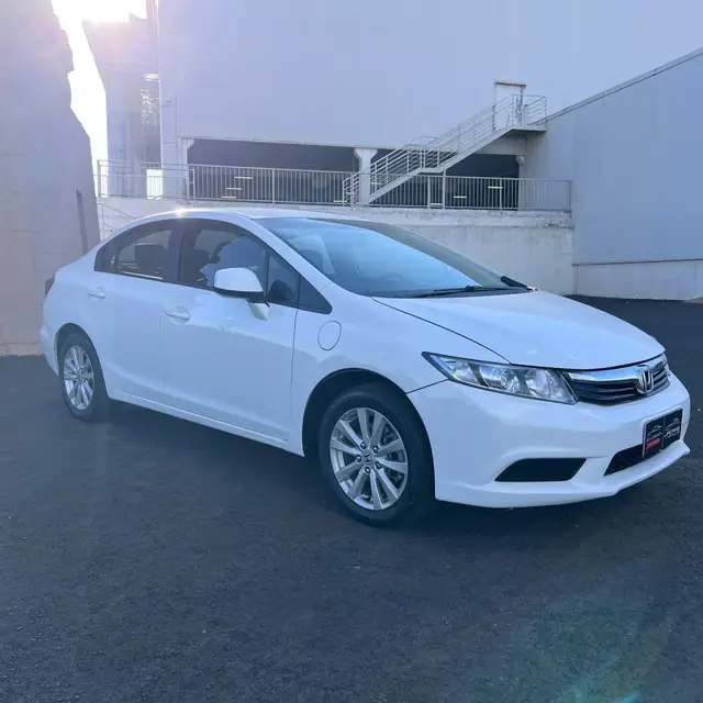 Carro Honda Civic 2014 New  LXS 1.8 16V i-VTEC (Flex)