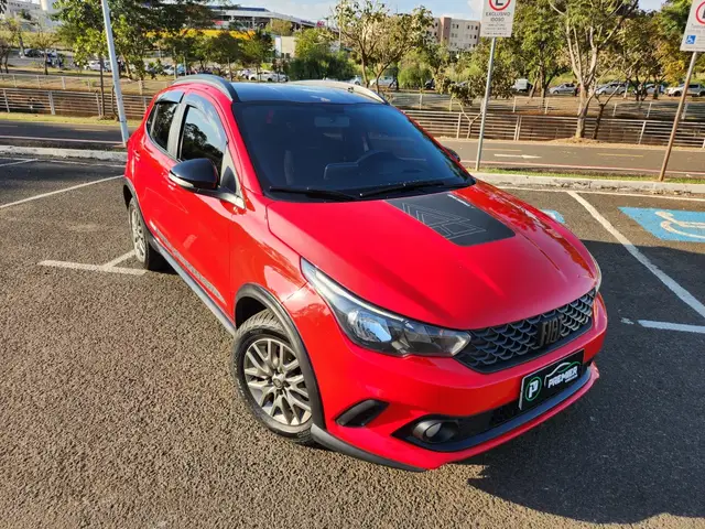 Carro Fiat Argo 2022 Trekking 1.3 (Flex)