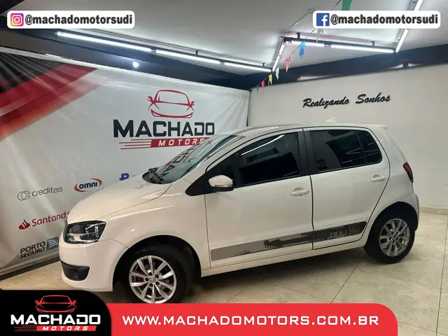 Carro Volkswagen Fox 2014 1.0 TEC (Flex) 4p