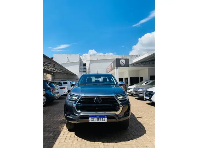 Carro Toyota Hilux Cabine Dupla 2023 SRX 4x4 2.8 Diesel