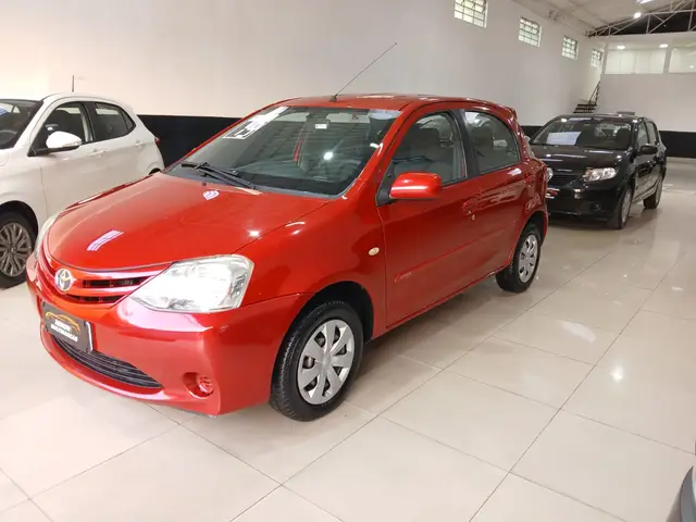 Carro Toyota Etios 2013 XS 1.3 (Flex)