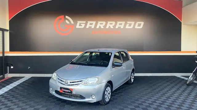 Carro Toyota Etios 2013 XS 1.3 (Flex)