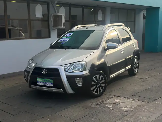 Carro Toyota Etios 2014 Cross 1.5 (Flex)