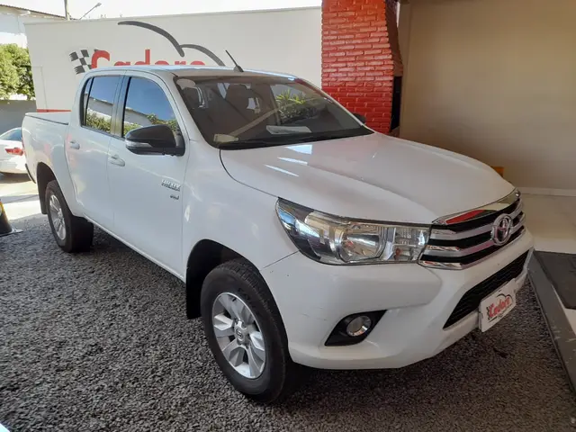 Carro Toyota Hilux Cabine Dupla 2017 Hilux 2.7 SR CD 4x2 (Flex) (Aut)