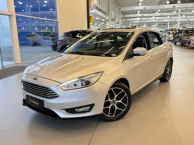 Carro Ford Focus Hatch 2017 Titanium Plus 2.0 PowerShift
