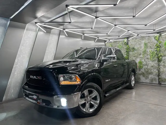 Carro RAM Classic 2022 Laramie 5.7