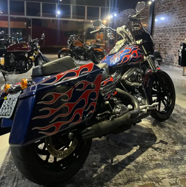 Moto Harley-Davidson Dyna 2009 Super Glide Custom
