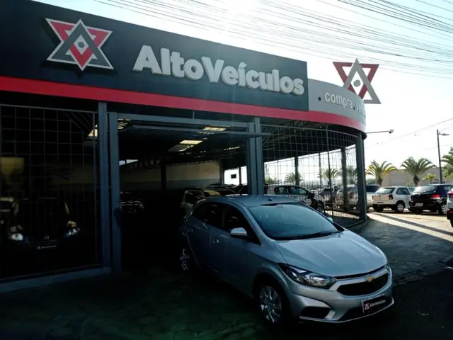 Carro Chevrolet Onix 2018 1.4 LT SPE/4 (Aut)