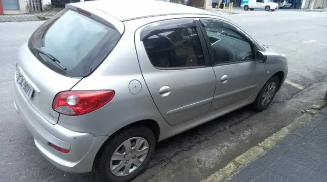 Carro Peugeot 207 2013 Hatch XR 1.4 8V (flex) 2p