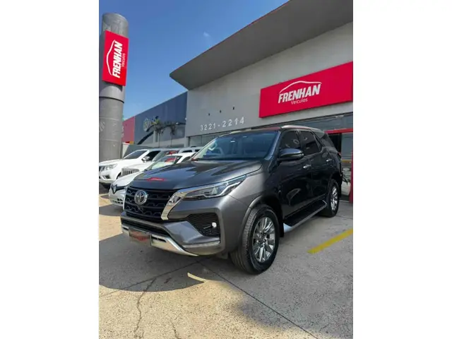 Carro Toyota SW4 2023 SRX 2.8 turbodiesel 5L 4x4 (Aut)