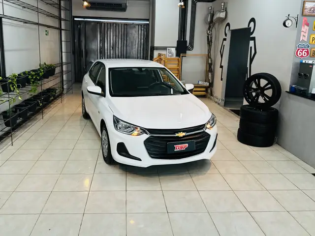 Carro Chevrolet Onix 2023 LT 1.0