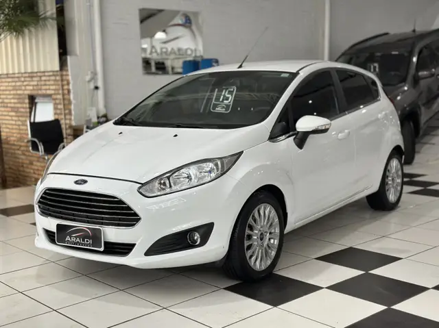 Carro Ford Fiesta Hatch 2015 Titanium Powershift 1.6 (Flex)