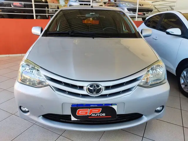 Carro Toyota Etios 2013 XS 1.3 (Flex)