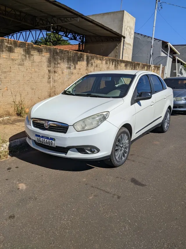 Carro Fiat Grand Siena 2013 Essence 1.6 16V (Flex)