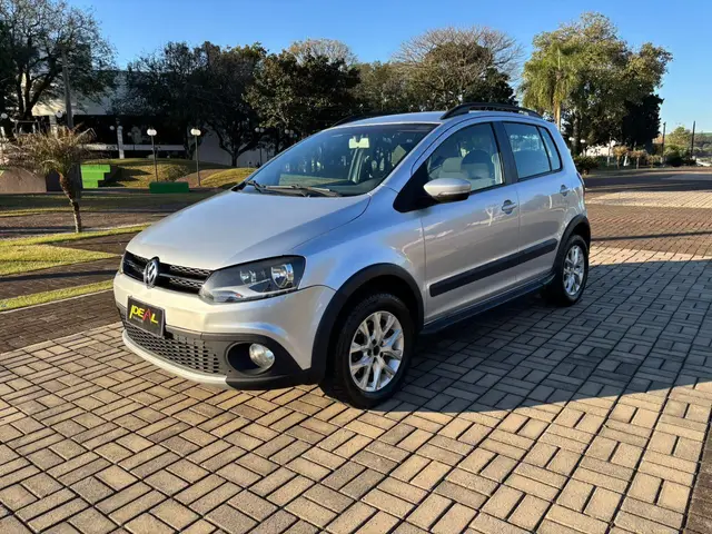 Carro Volkswagen CrossFox 2014 I-Motion 1.6 VHT (Flex)