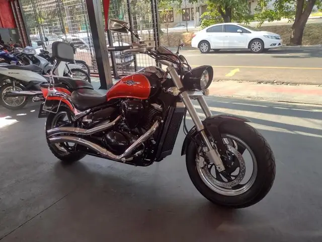 Moto Suzuki Boulevard 2011 M800