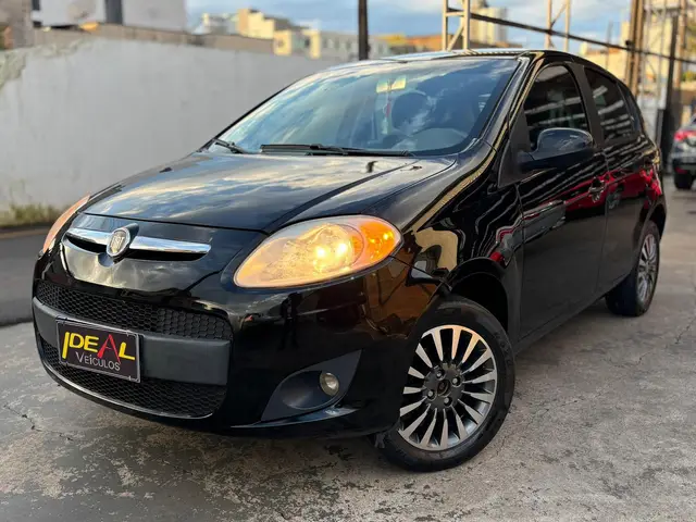 Carro Fiat Palio 2013 Attractive 1.4 8V (Flex)