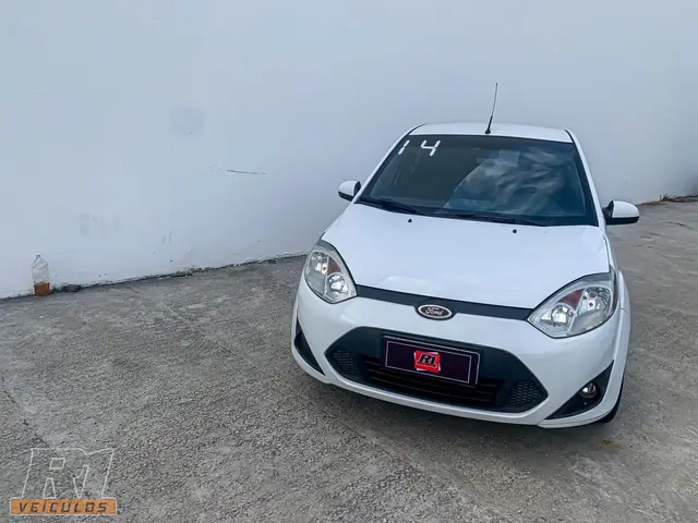 Carro Ford Fiesta Sedan 2014 SE 1.6 Rocam (Flex)