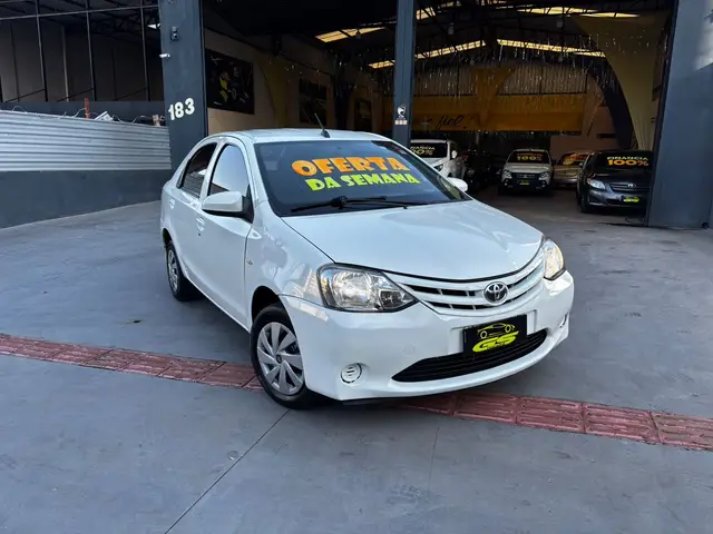 Carro Toyota Etios Sedan 2017 X 1.5 (Flex)