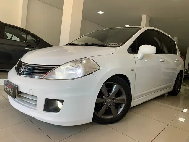 Carro Nissan Tiida 2013 SL 1.8 (flex)