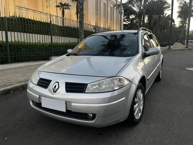 Carro Renault Megane Grand Tour 2011 Mégane Grand Tour Dynamique 1.6 16V (flex)